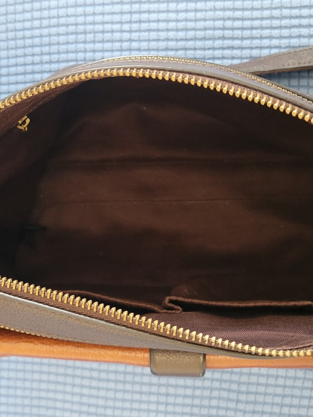 Fossil Leather Colorblock Crossbody Bag Black, Brown & Cream & Metal Key Charm - Picture 11 of 12